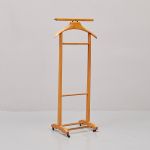 1047 1499 VALET STAND
